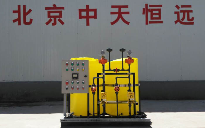一箱一泵循环水加药装置(图1)